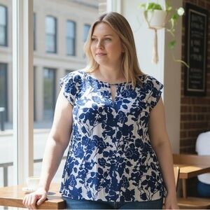 SHEIN VCAY Plus Floral Print
Sleeveless v neck